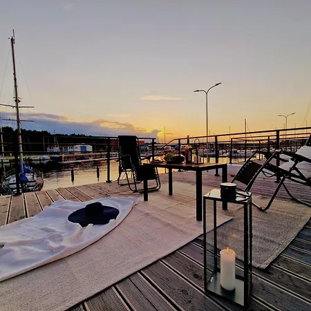 Houseboat - Dom Na Wodzie - Karawela * Gdansk